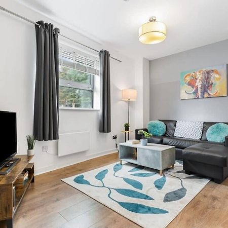 Spacious 1 Bedroom Apartment In Central Woking Dış mekan fotoğraf