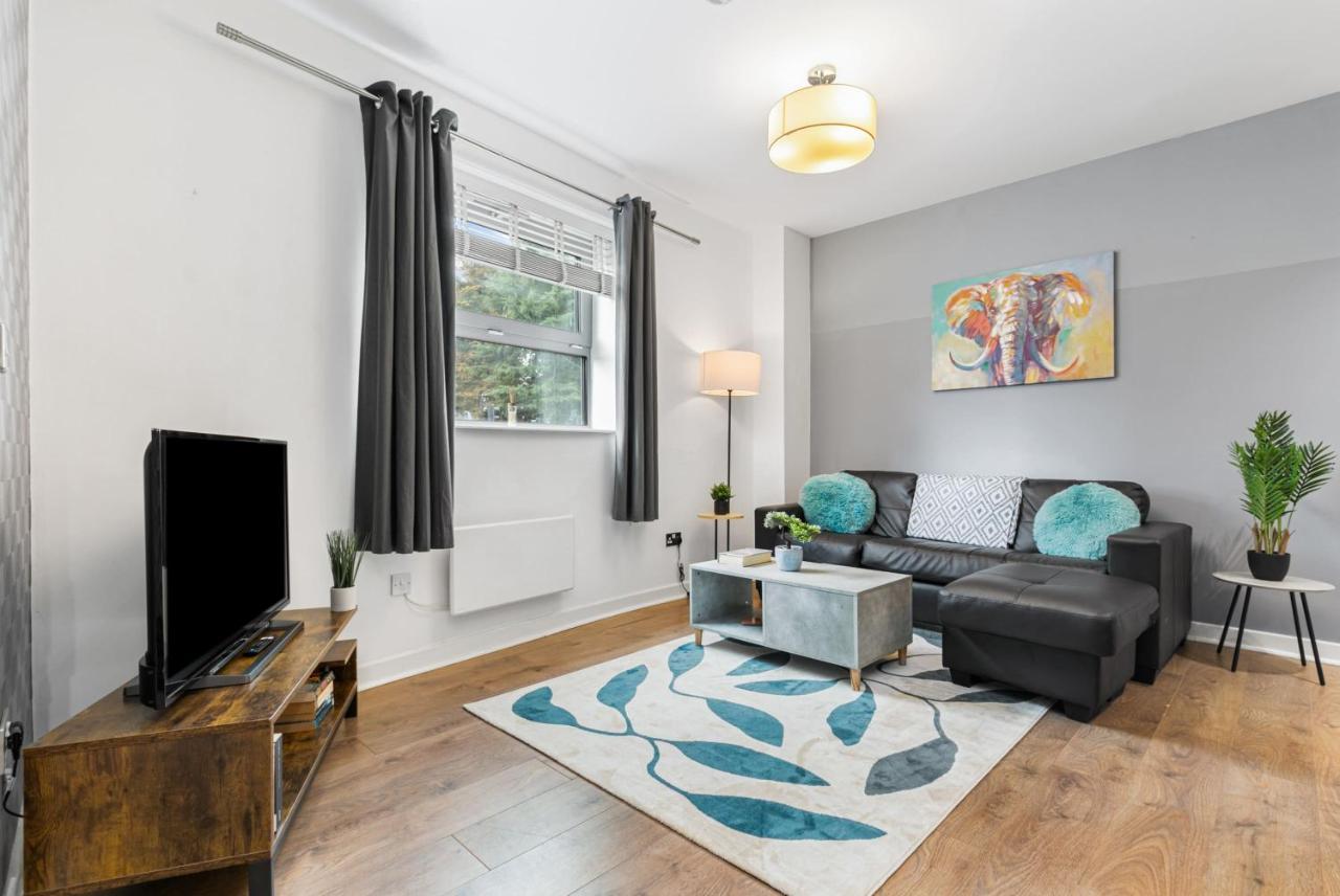 Spacious 1 Bedroom Apartment In Central Woking Dış mekan fotoğraf