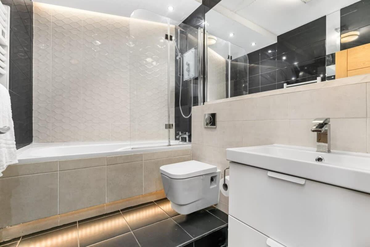 Spacious 1 Bedroom Apartment In Central Woking Dış mekan fotoğraf