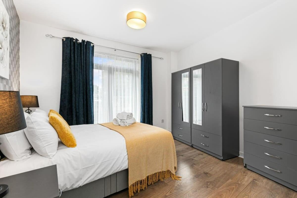 Spacious 1 Bedroom Apartment In Central Woking Dış mekan fotoğraf