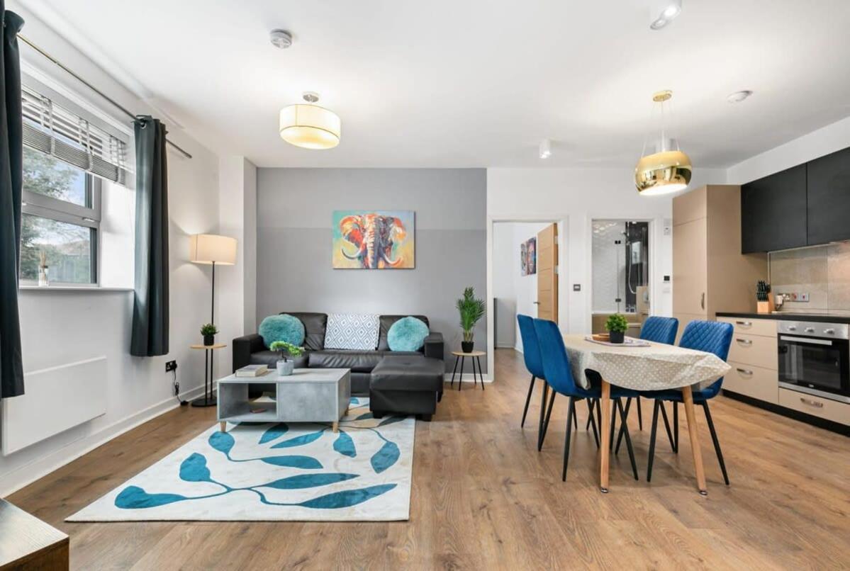 Spacious 1 Bedroom Apartment In Central Woking Dış mekan fotoğraf