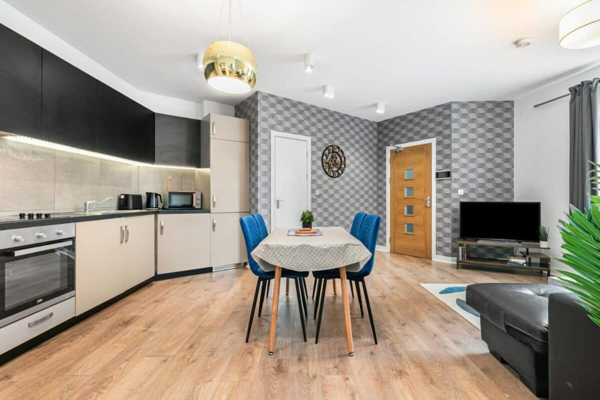 Spacious 1 Bedroom Apartment In Central Woking Dış mekan fotoğraf