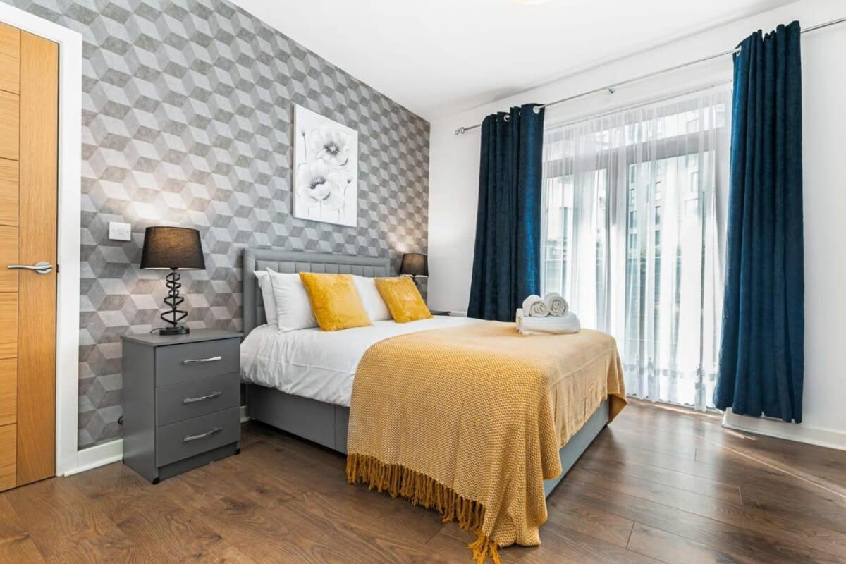 Spacious 1 Bedroom Apartment In Central Woking Dış mekan fotoğraf